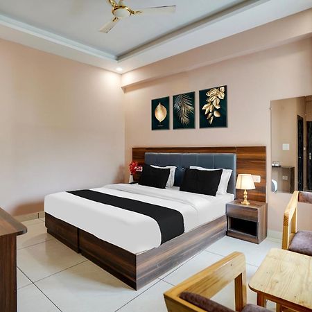 Super Townhouse Tapovan Екстер'єр фото