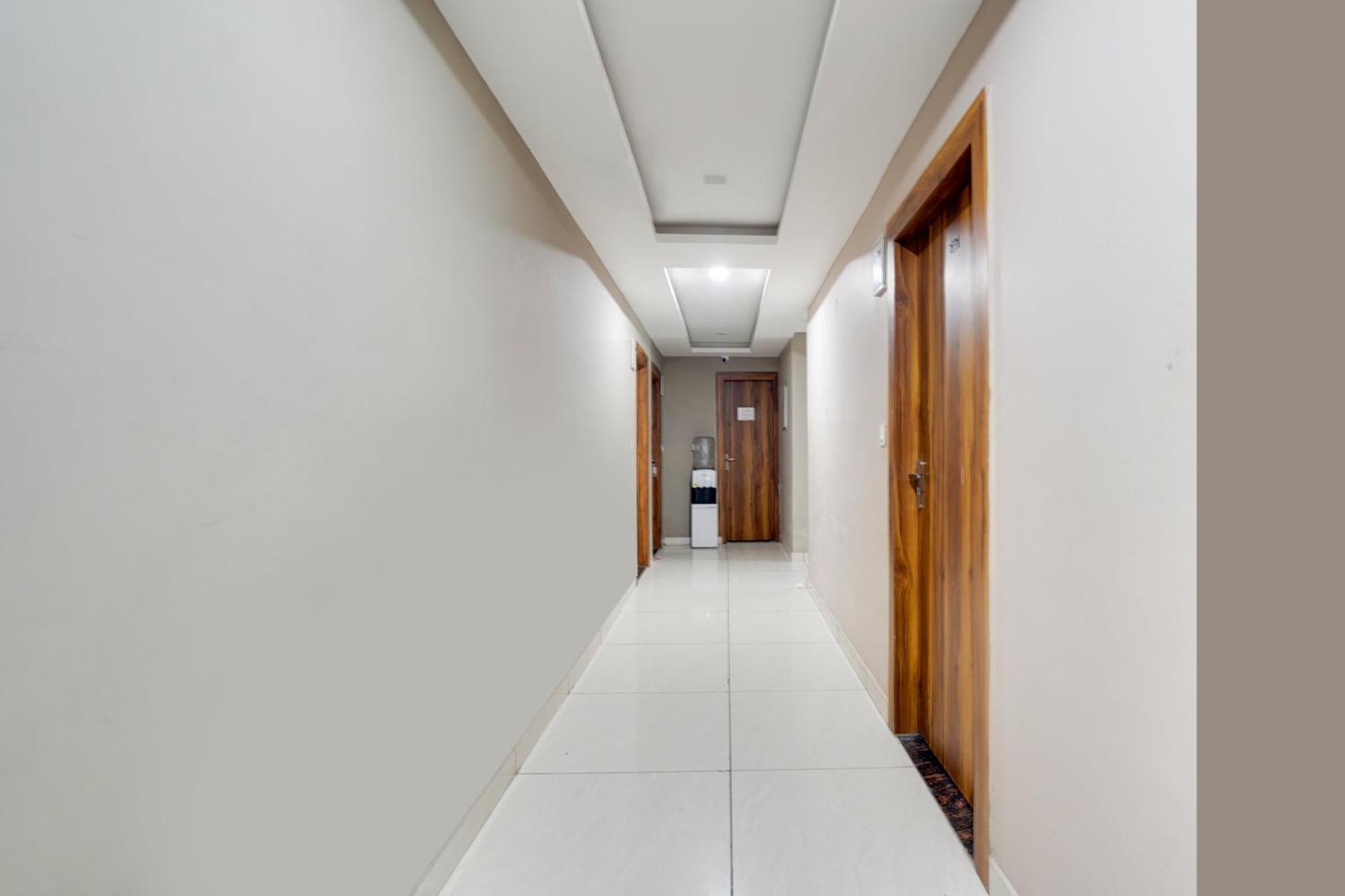 Super Townhouse Tapovan Екстер'єр фото