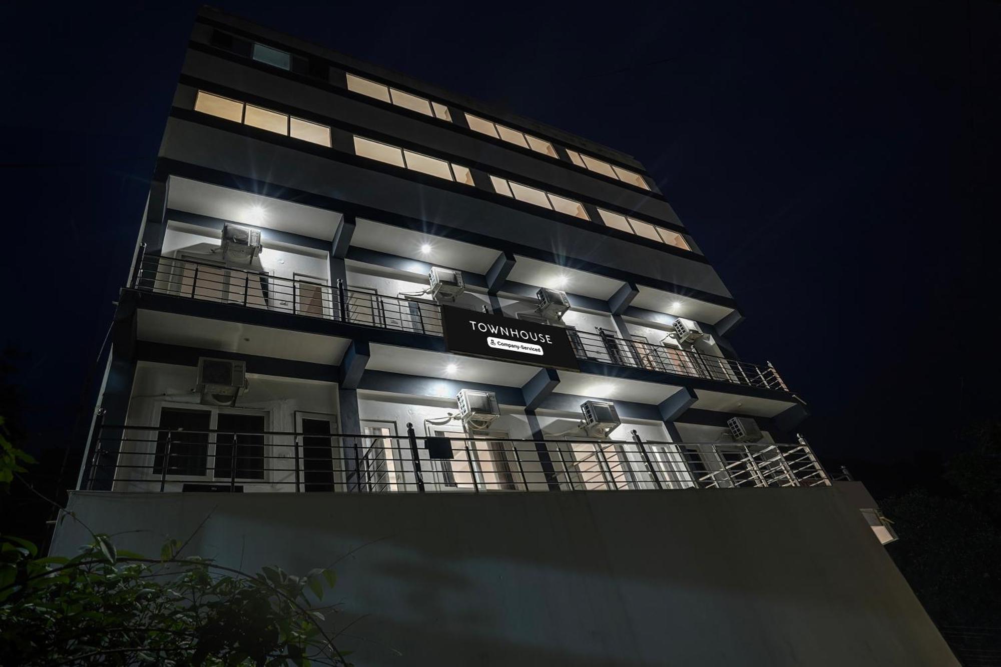 Super Townhouse Tapovan Екстер'єр фото