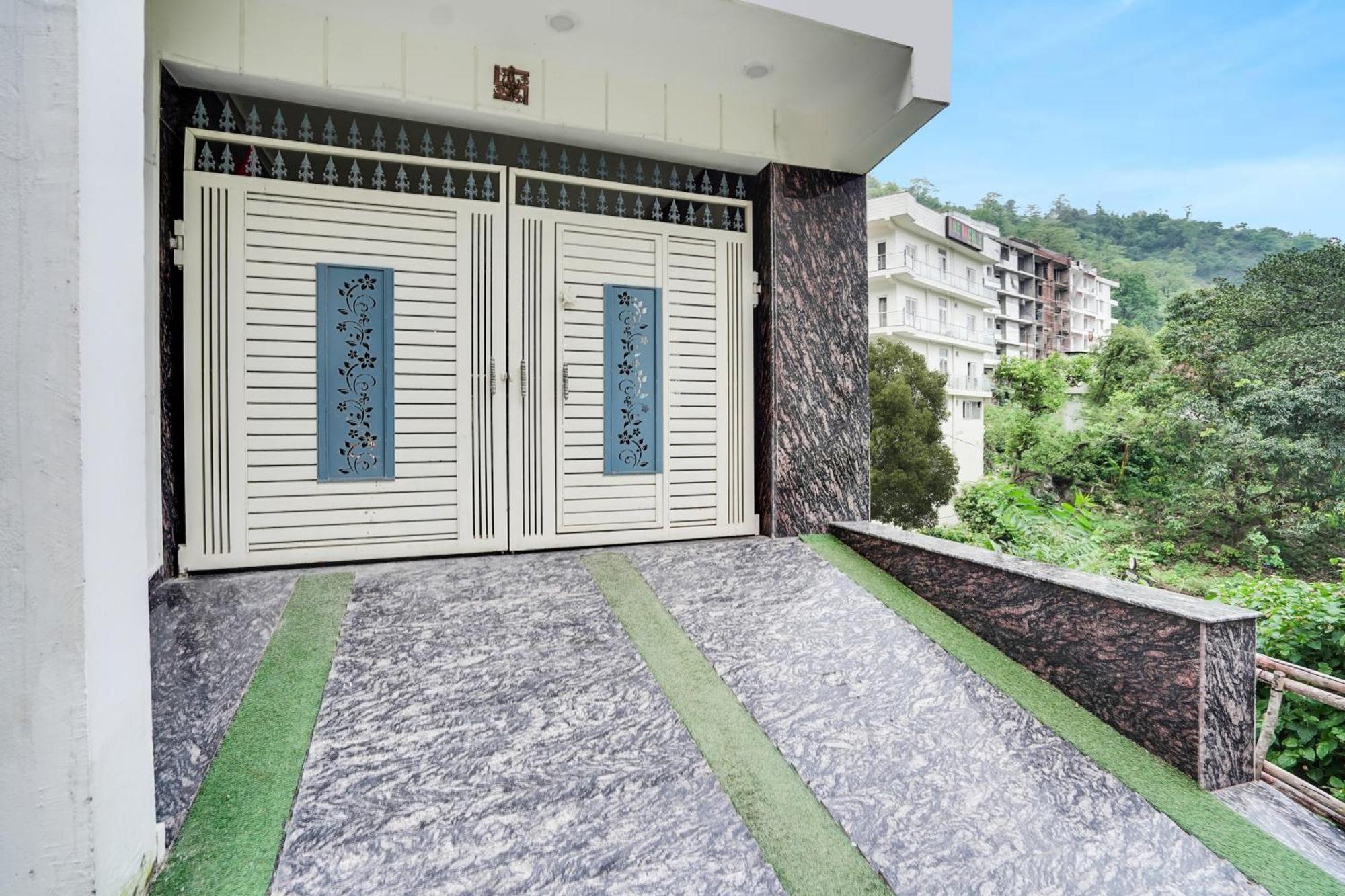 Super Townhouse Tapovan Екстер'єр фото