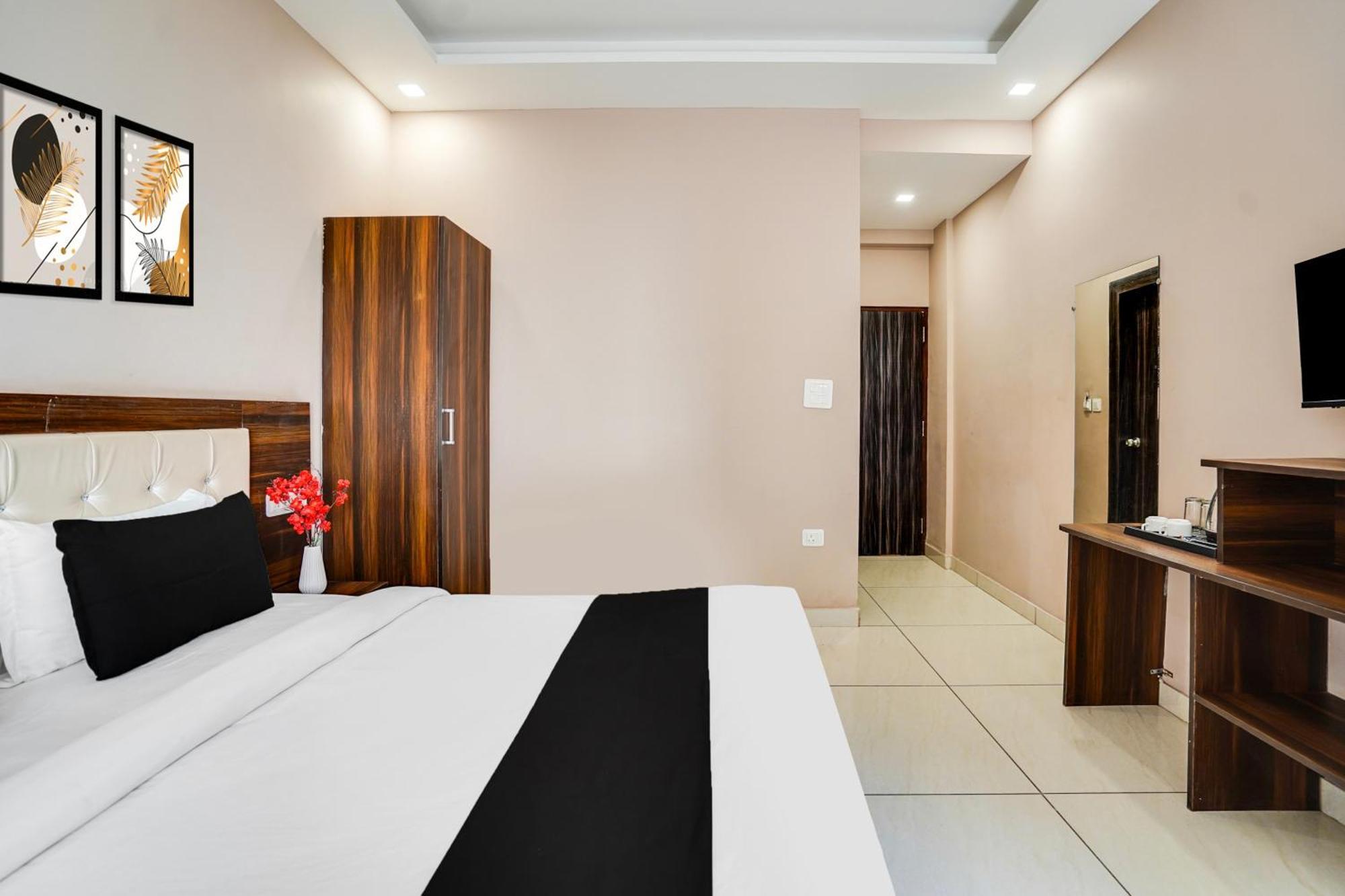 Super Townhouse Tapovan Екстер'єр фото