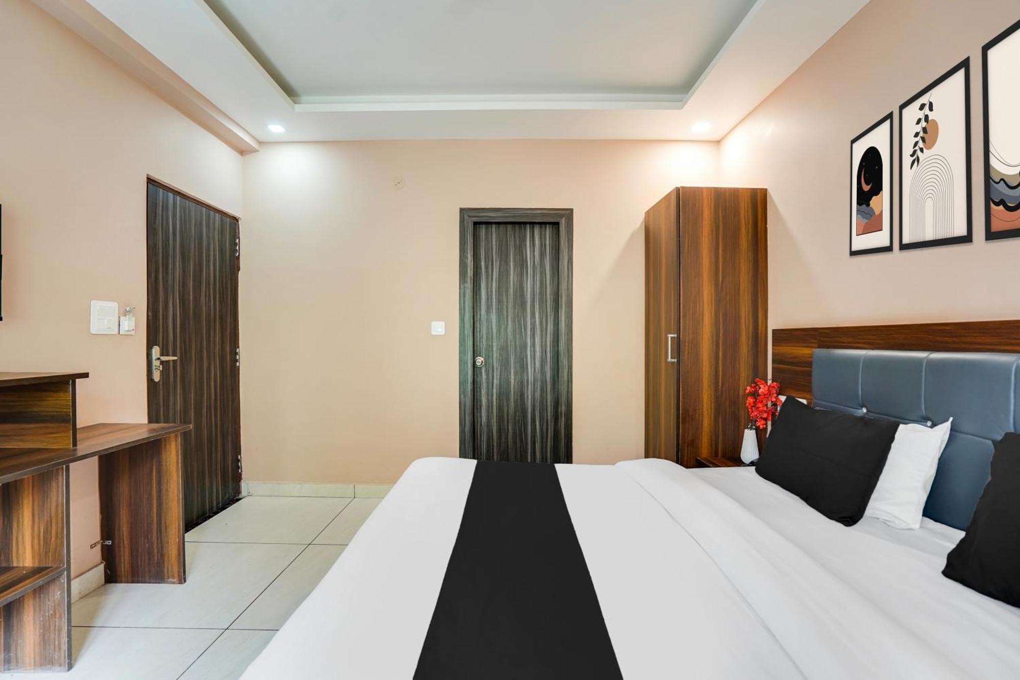 Super Townhouse Tapovan Екстер'єр фото