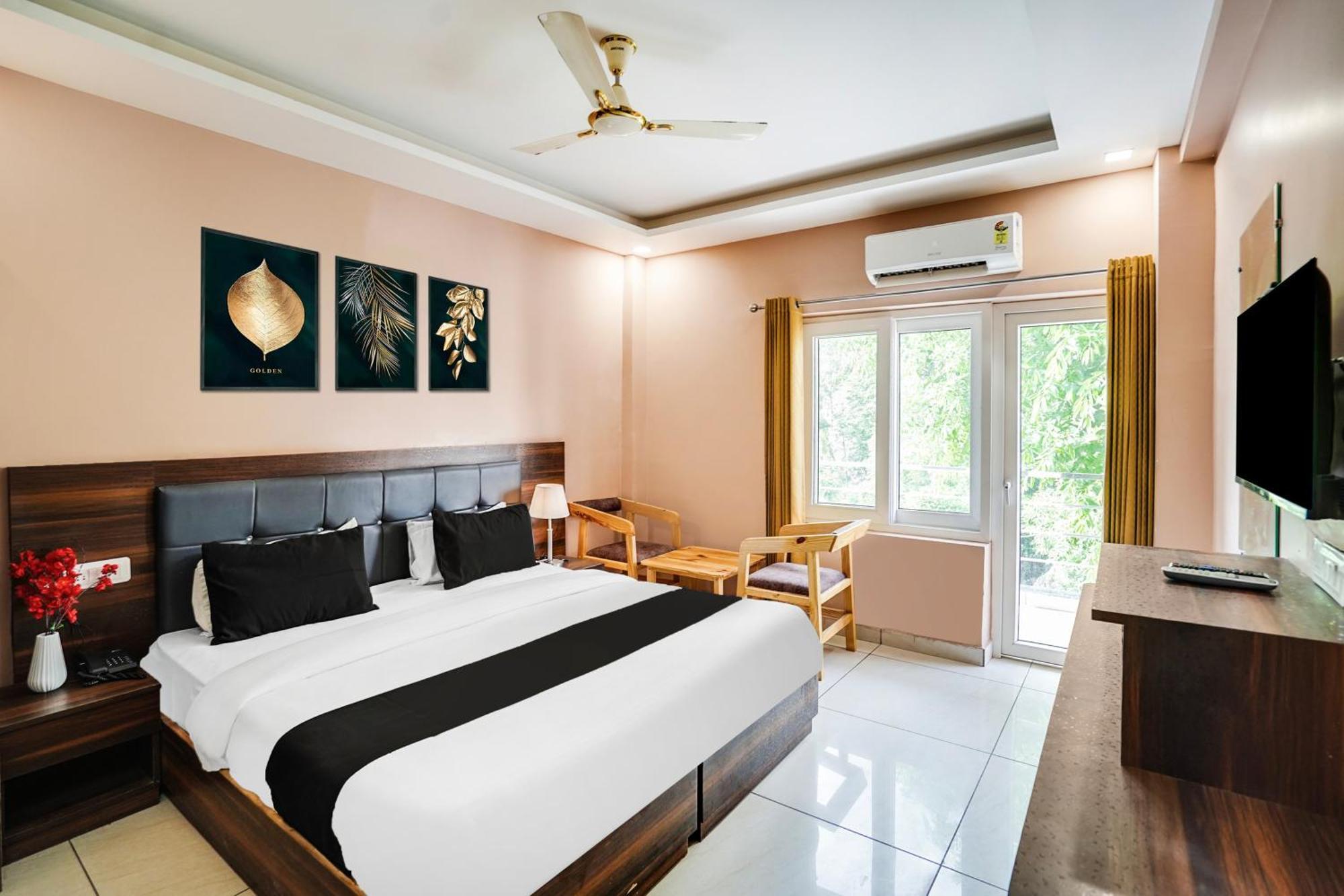 Super Townhouse Tapovan Екстер'єр фото